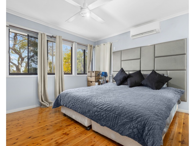 4 Boz Place, Ambarvale NSW 2560