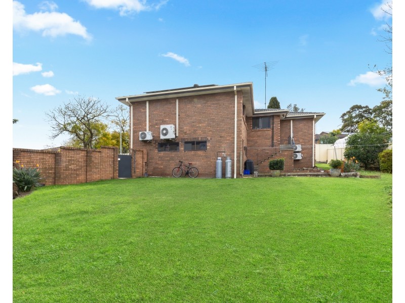 4 Boz Place, Ambarvale NSW 2560