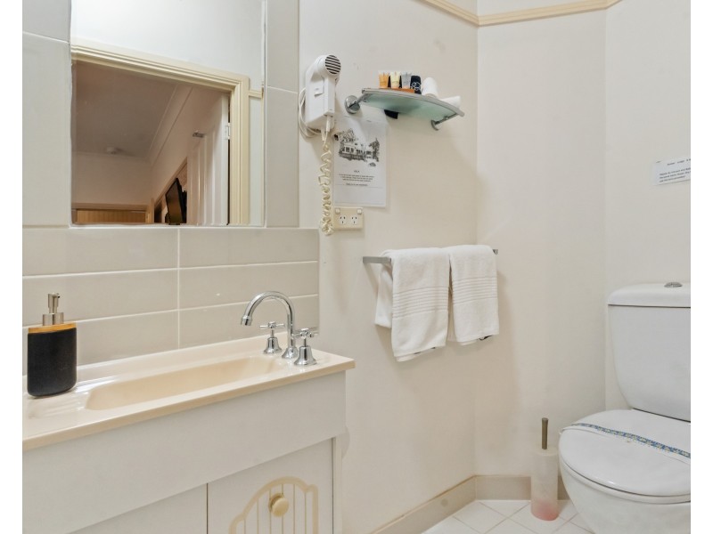 1/8 Wongawallan Road, Tamborine Mountain QLD 4272