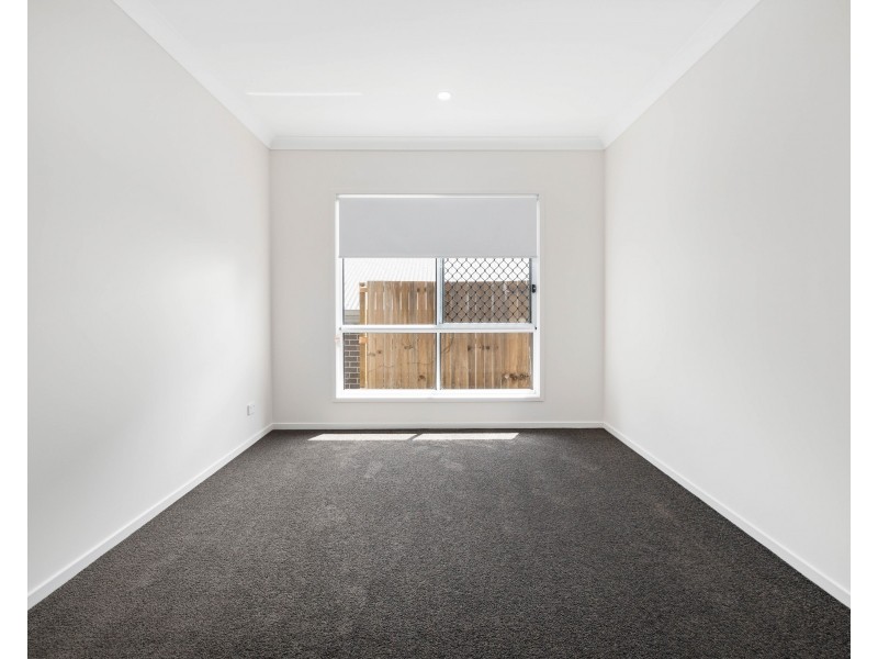 5 Ivanhoe Street, Spring Mountain QLD 4124