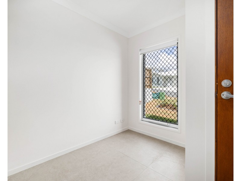 5 Ivanhoe Street, Spring Mountain QLD 4124