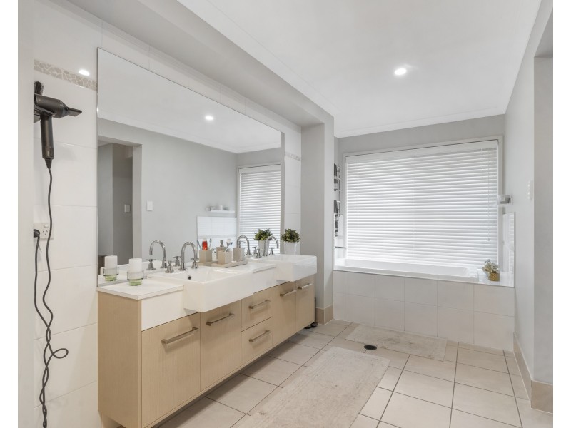 55 Harold Reinhardt Drive, Redbank Plains QLD 4301