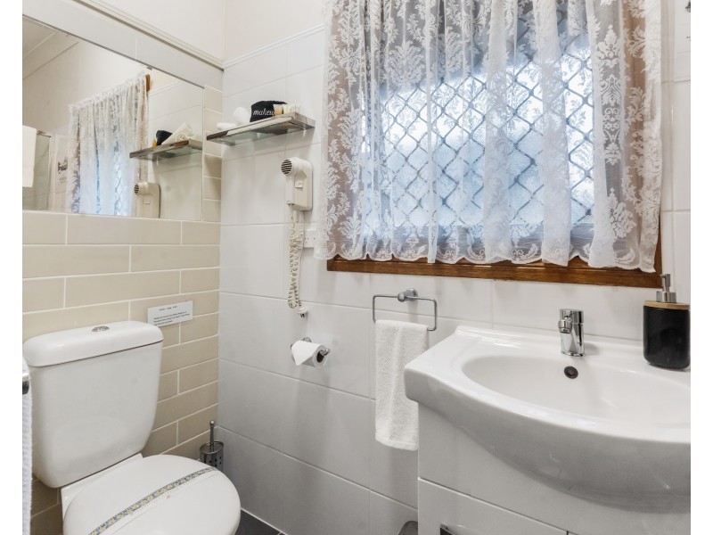 8 Wongawallan Road, Tamborine Mountain QLD 4272