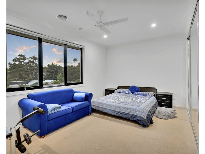 9 Sartina Place, Wandin North VIC 3139