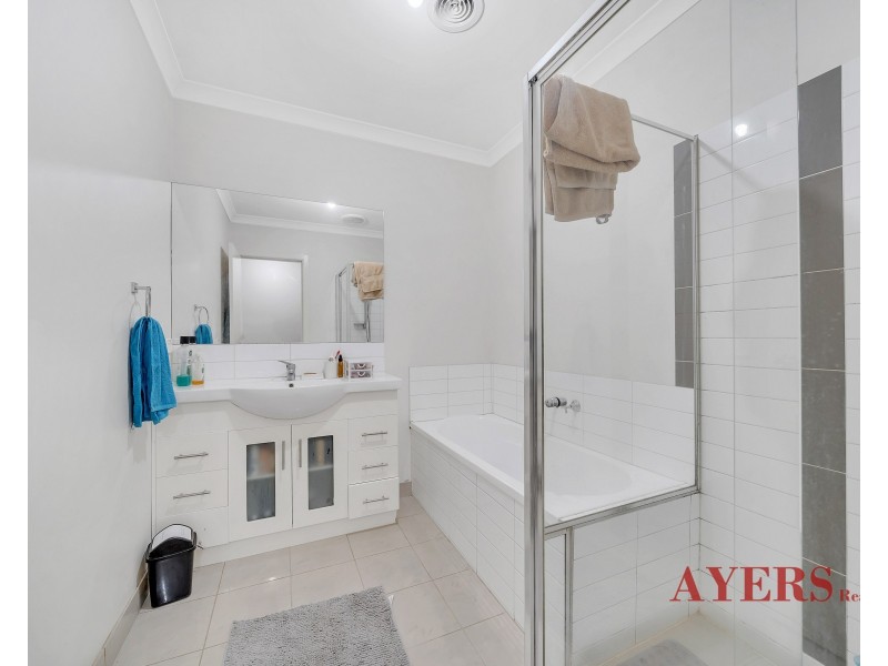 15/4 Young Road, Hallam VIC 3803