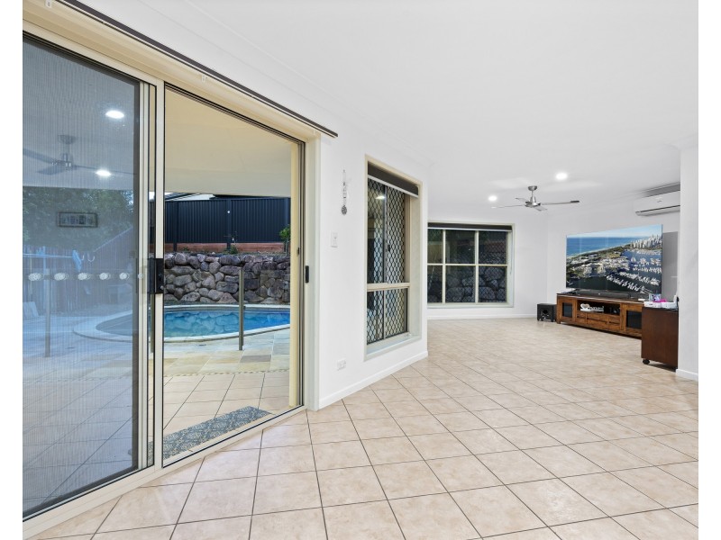 15 Rhiannon Drive, Ashmore QLD 4214