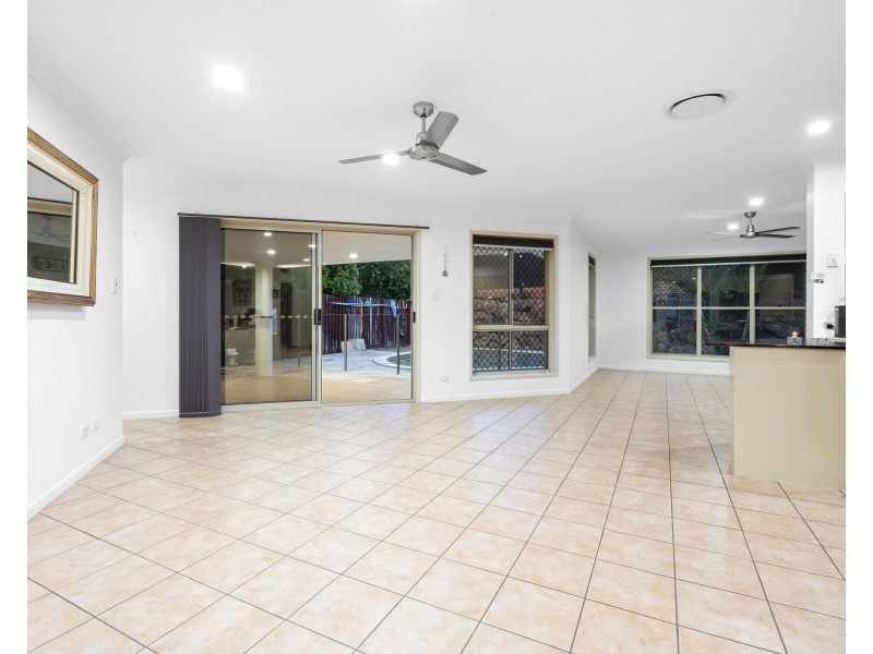 15 Rhiannon Drive, Ashmore QLD 4214