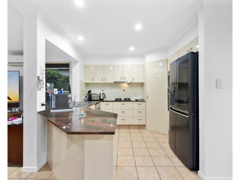 15 Rhiannon Drive, Ashmore QLD 4214