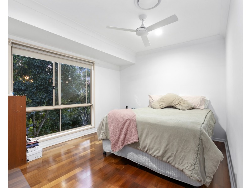 15 Rhiannon Drive, Ashmore QLD 4214