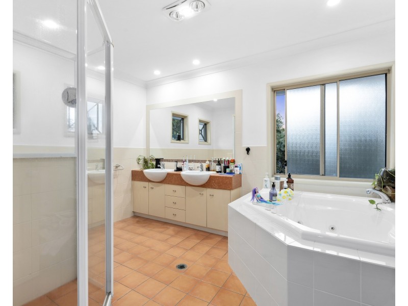15 Rhiannon Drive, Ashmore QLD 4214