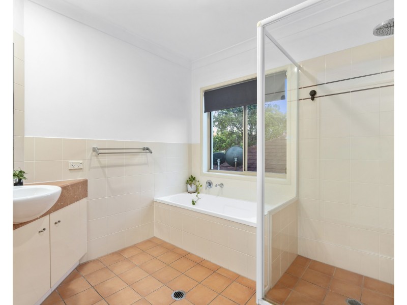 15 Rhiannon Drive, Ashmore QLD 4214