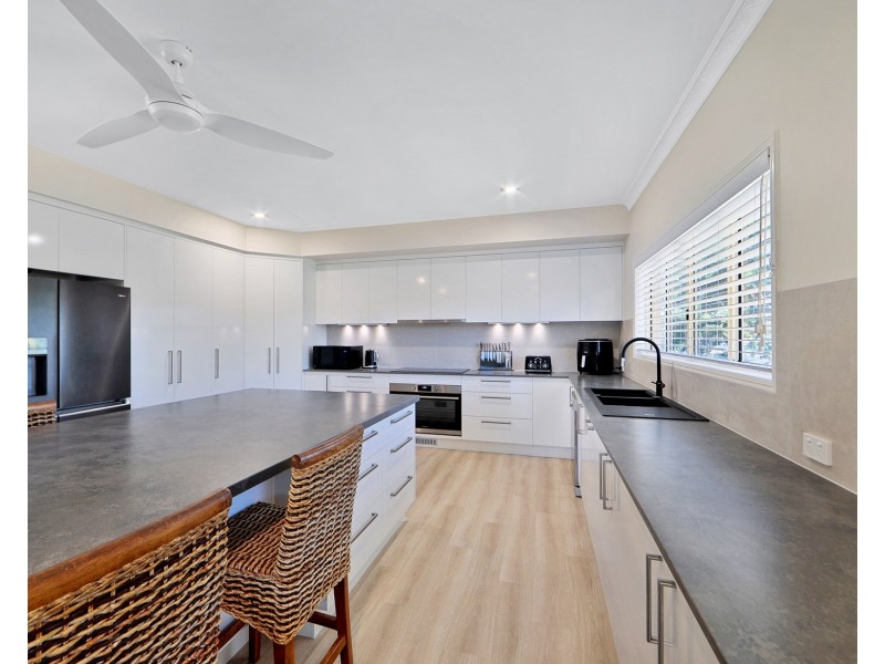 30 Pandanus Drive, Dundowran Beach QLD 4655