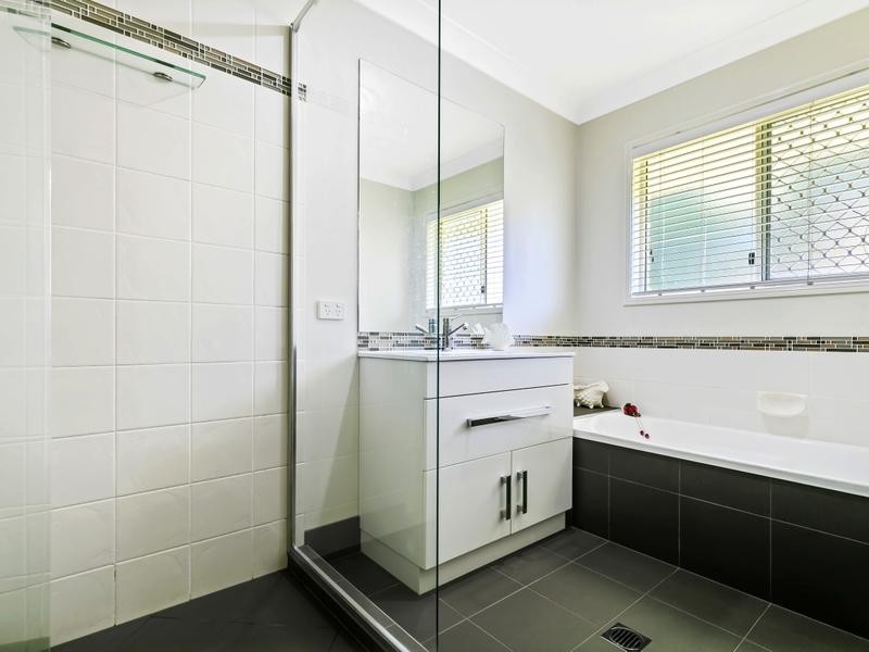 6 Otway Pde, North Lakes QLD 4509