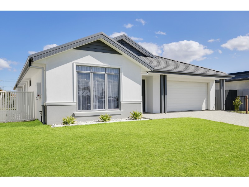 17 Marina View Drive, Pelican Waters QLD 4551