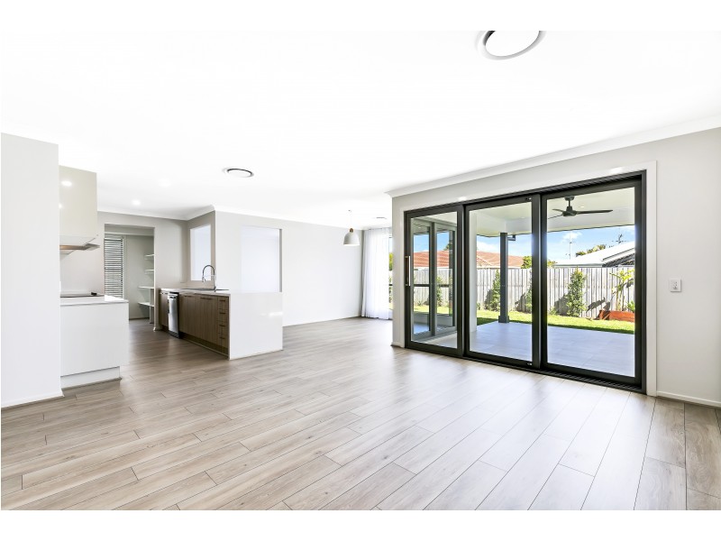 17 Marina View Drive, Pelican Waters QLD 4551