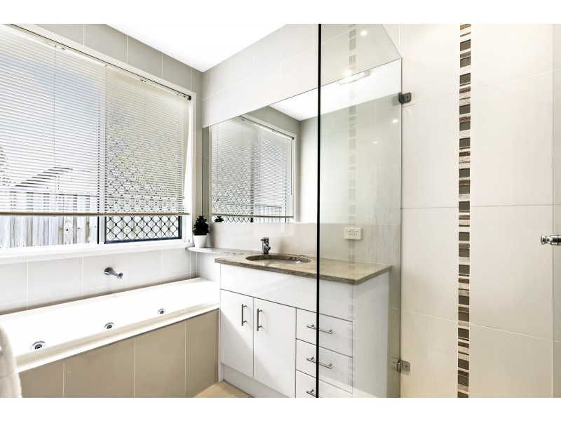 16 Landsdowne Street, Pelican Waters QLD 4551