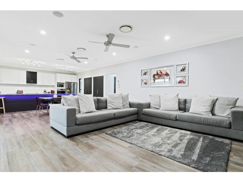 1 Westholme Circuit, Pelican Waters QLD 4551