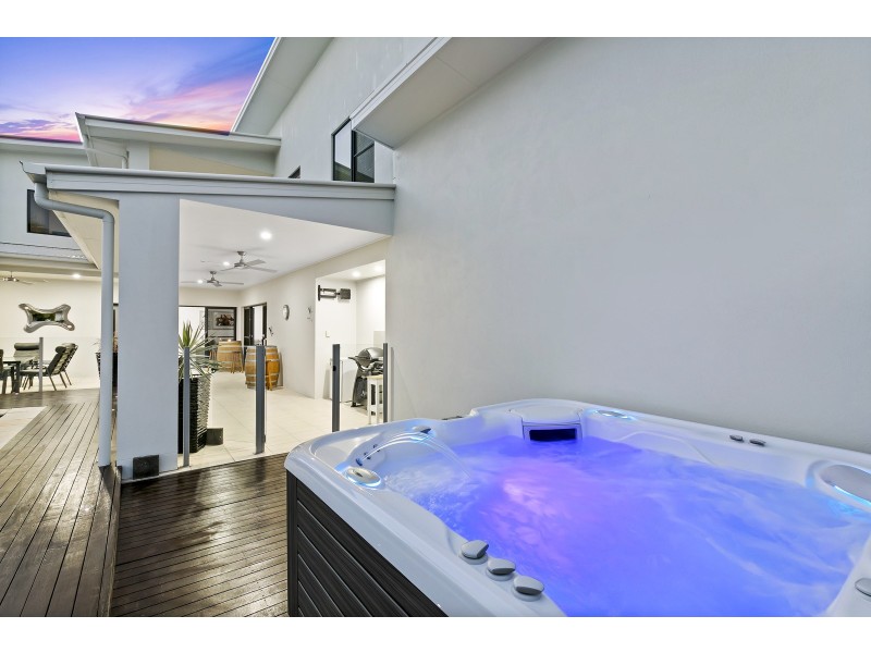 1 Westholme Circuit, Pelican Waters QLD 4551
