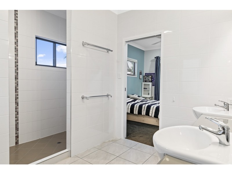 1 Westholme Circuit, Pelican Waters QLD 4551
