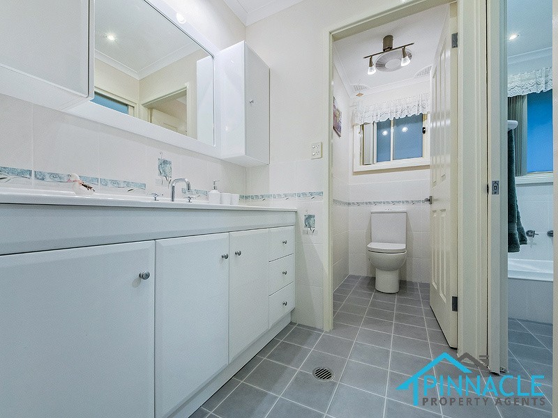 5 Ariel Pl, Rosemeadow NSW 2560