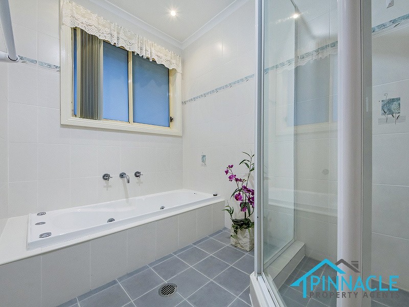 5 Ariel Pl, Rosemeadow NSW 2560