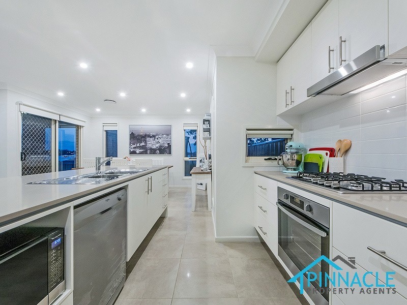 18 Fernleigh Ct, Cobbitty NSW 2570