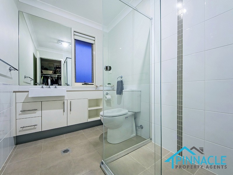 18 Fernleigh Ct, Cobbitty NSW 2570