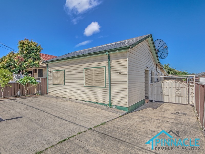 76 Benaroon Rd, Lakemba NSW 2195