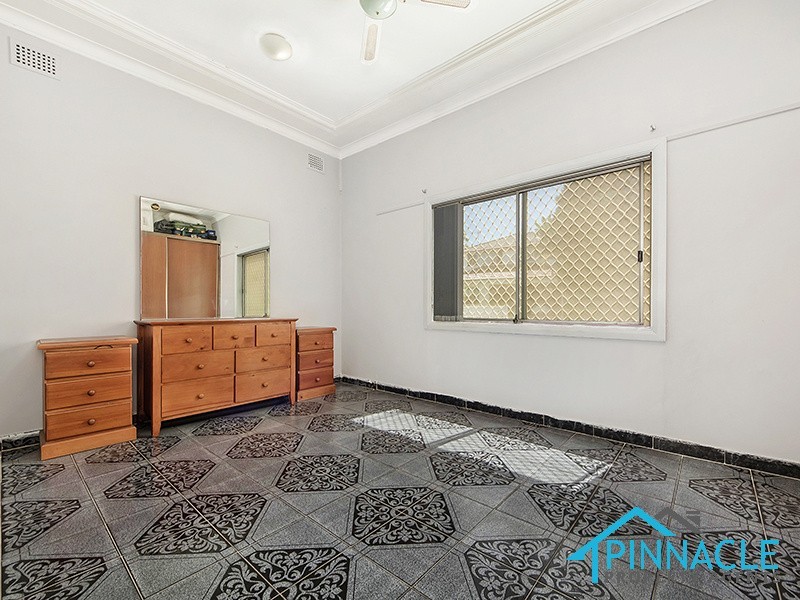 76 Benaroon Rd, Lakemba NSW 2195