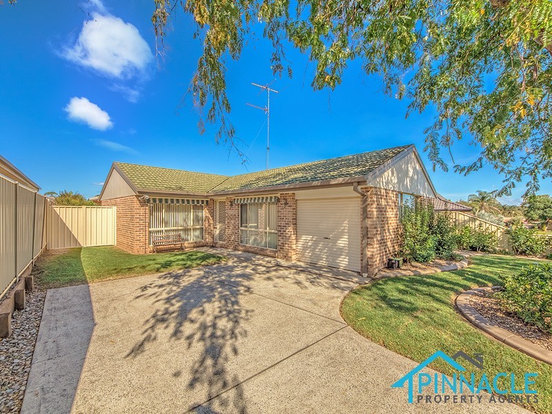 34 Crommelin Cres, St Helens Park NSW 2560