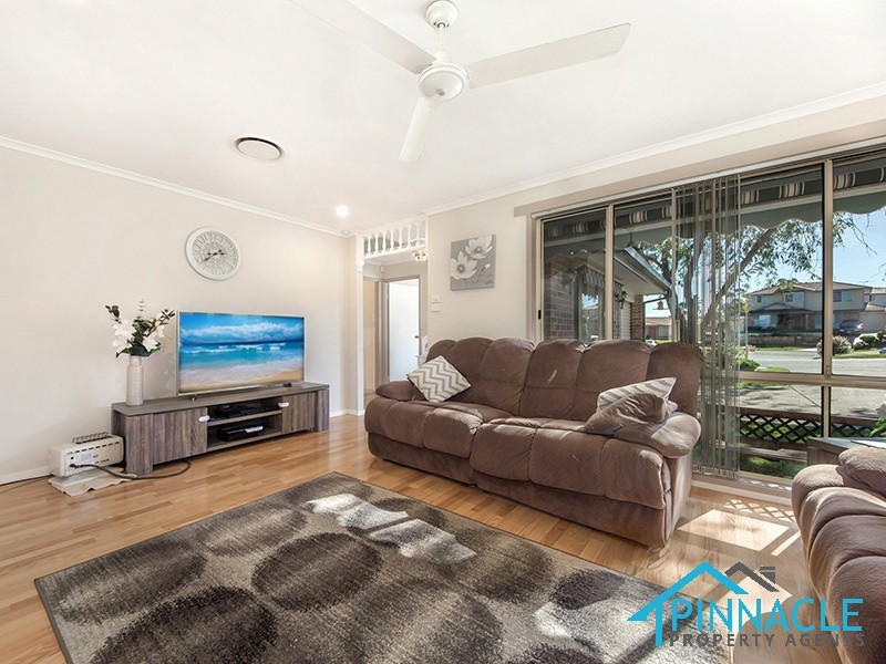 34 Crommelin Cres, St Helens Park NSW 2560