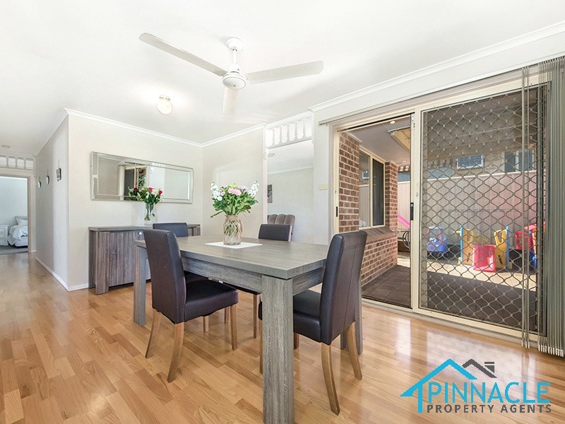 34 Crommelin Cres, St Helens Park NSW 2560