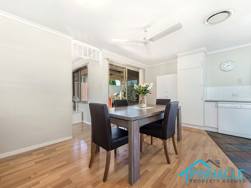 34 Crommelin Cres, St Helens Park NSW 2560