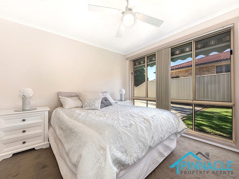 34 Crommelin Cres, St Helens Park NSW 2560