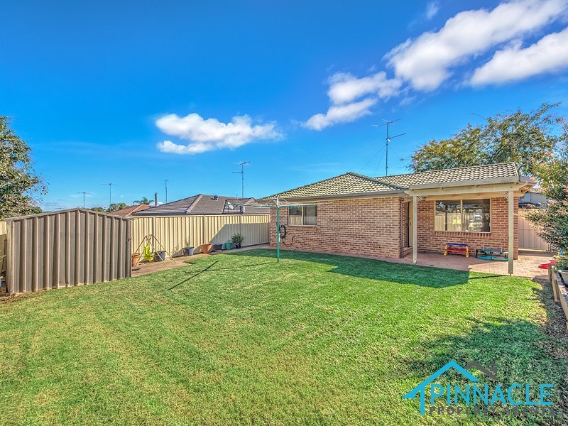 34 Crommelin Cres, St Helens Park NSW 2560