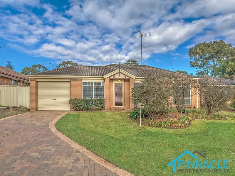 29 Outram Pl, Currans Hill NSW 2567