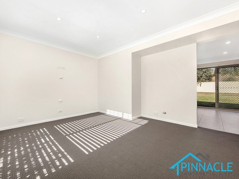 29 Outram Pl, Currans Hill NSW 2567
