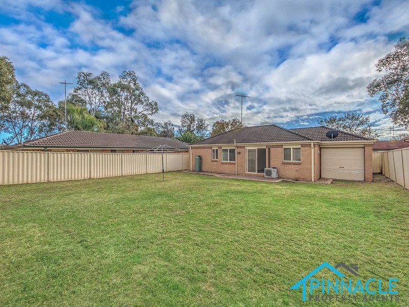 29 Outram Pl, Currans Hill NSW 2567