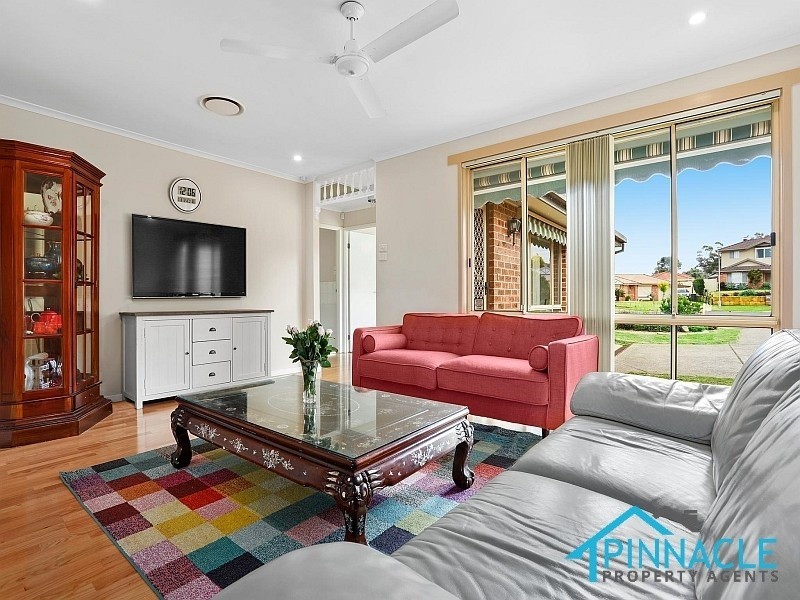 34 Crommelin Cres, St Helens Park NSW 2560