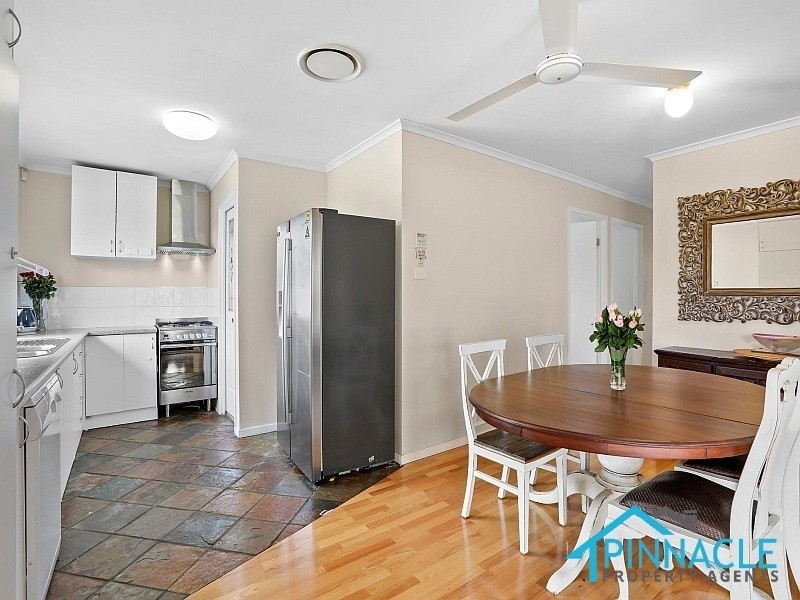 34 Crommelin Cres, St Helens Park NSW 2560