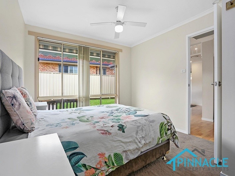 34 Crommelin Cres, St Helens Park NSW 2560