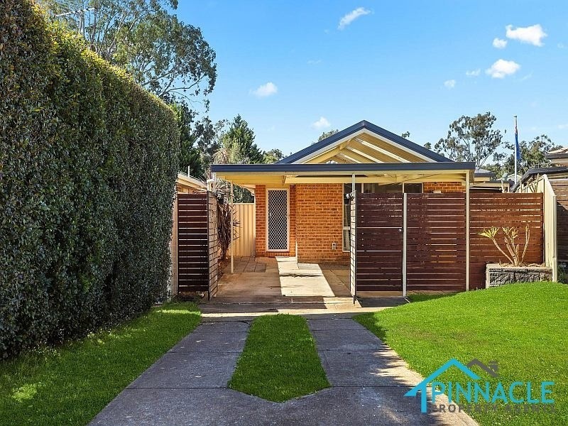 13 Melba Pl, St Helens Park NSW 2560