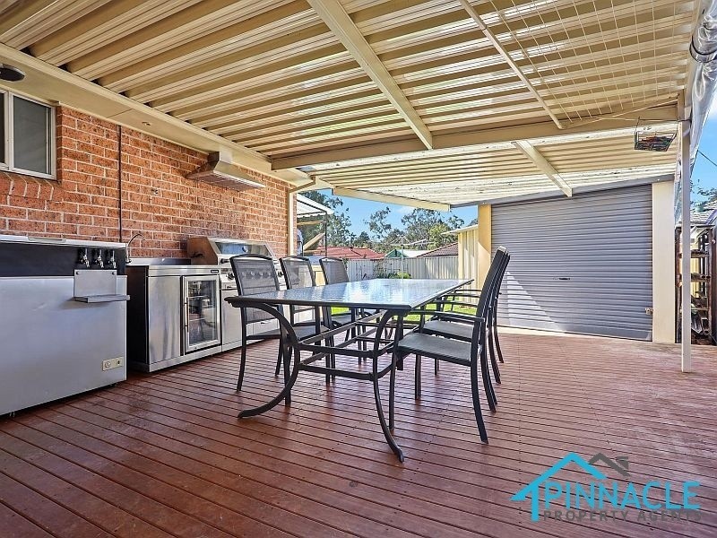 13 Melba Pl, St Helens Park NSW 2560