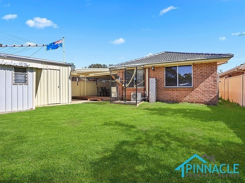 13 Melba Pl, St Helens Park NSW 2560