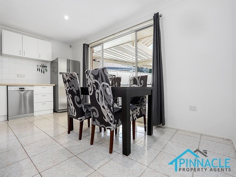 13 Melba Pl, St Helens Park NSW 2560