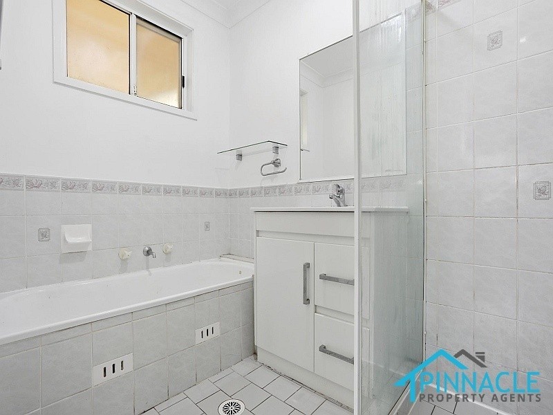 13 Melba Pl, St Helens Park NSW 2560