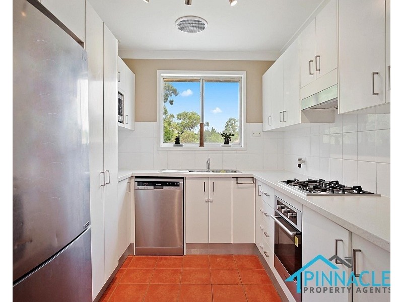 33 Lillyvicks Cres, Ambarvale NSW 2560