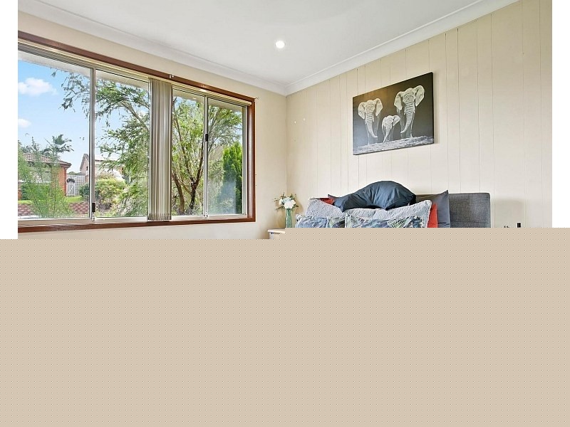 33 Lillyvicks Cres, Ambarvale NSW 2560