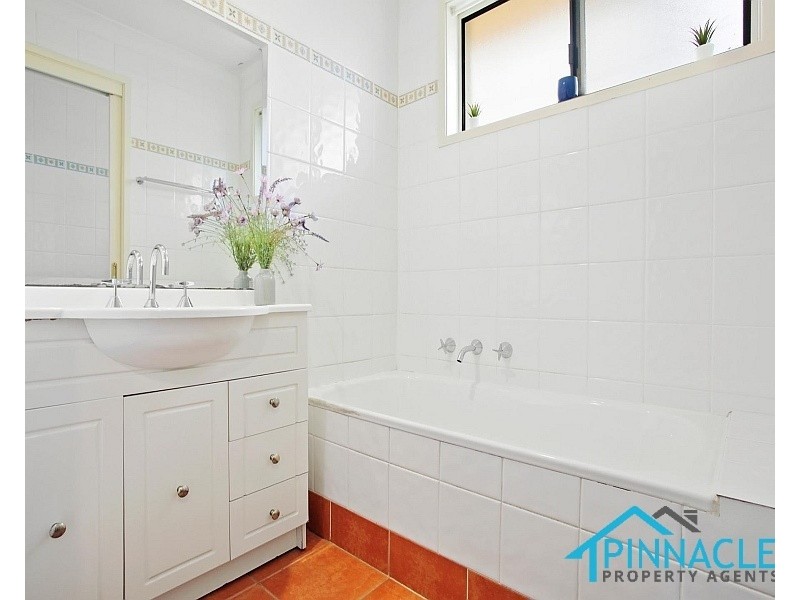 33 Lillyvicks Cres, Ambarvale NSW 2560