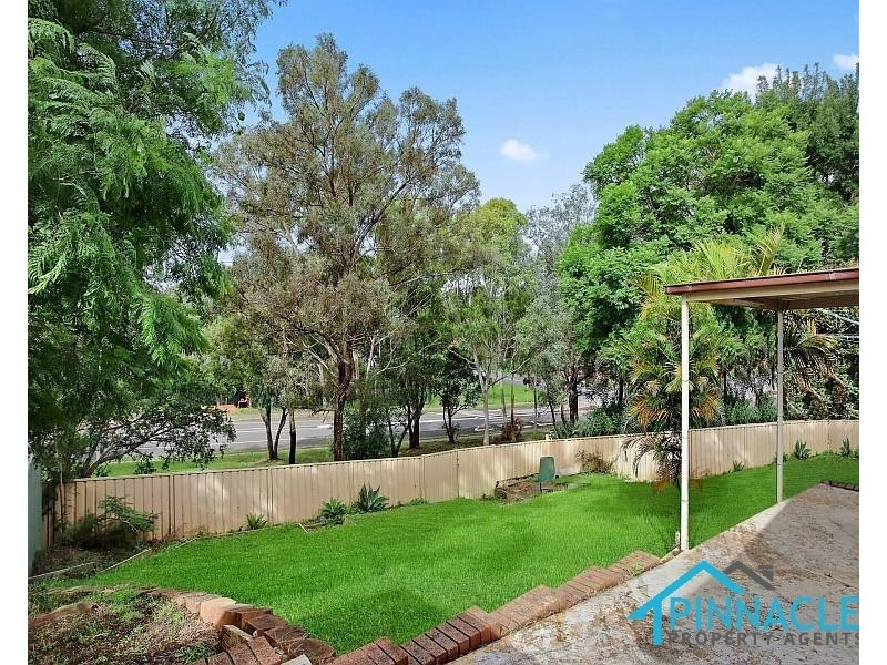 33 Lillyvicks Cres, Ambarvale NSW 2560